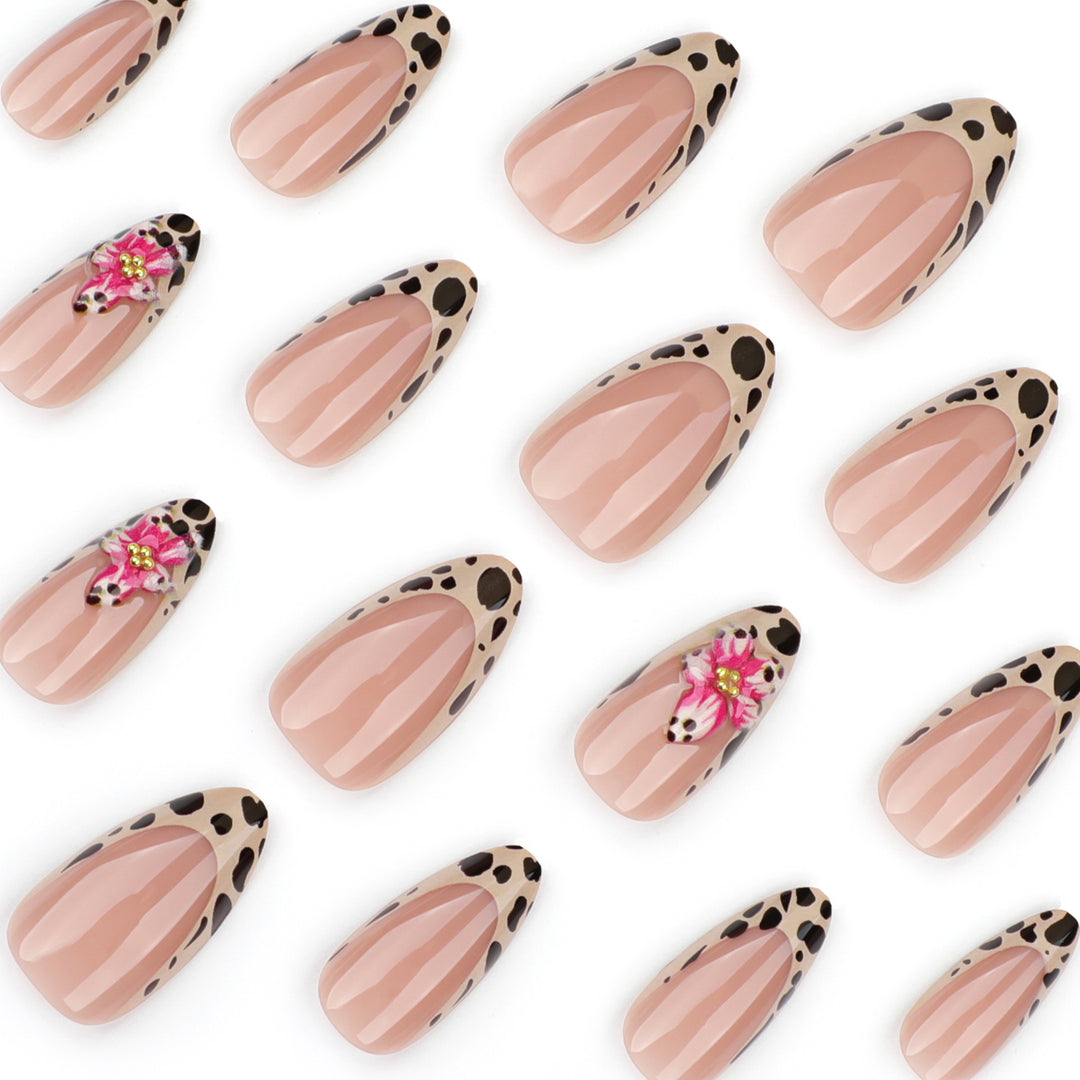Artificial nail art with floral design and stylish leopard pattern Stornfield