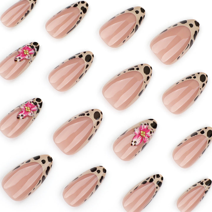Artificial nail art with floral design and stylish leopard pattern Stornfield