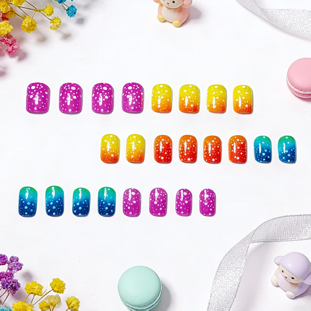 Artificial nails in spectacular ombre design Stornfield