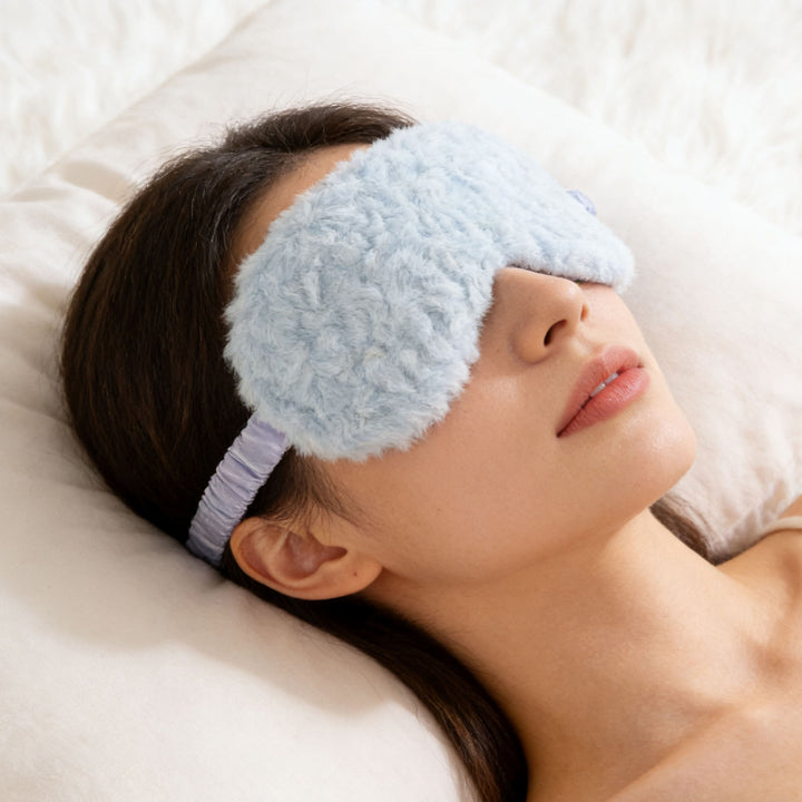 Women's luxury sleep mask with voluminous faux fur cover and softly padded eye area Stornfield