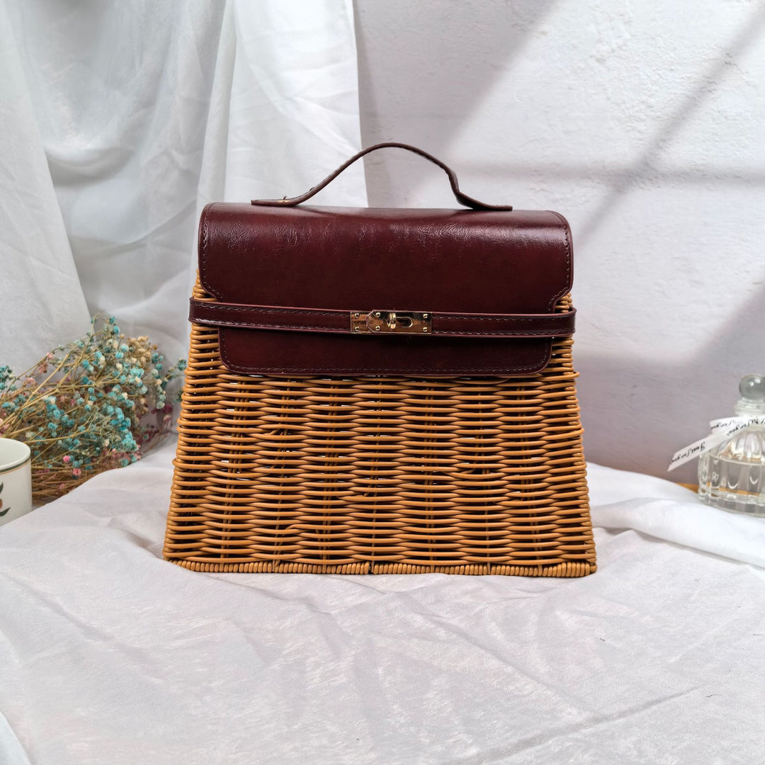 Ladies elegant woven handbag with wooden lid Stornfield