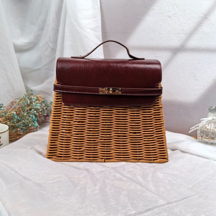 Ladies elegant woven handbag with wooden lid Stornfield