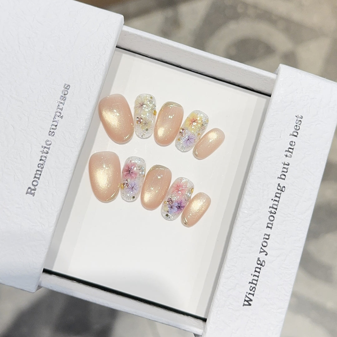 Nail art with Romantic Flower Patterns Stornfield