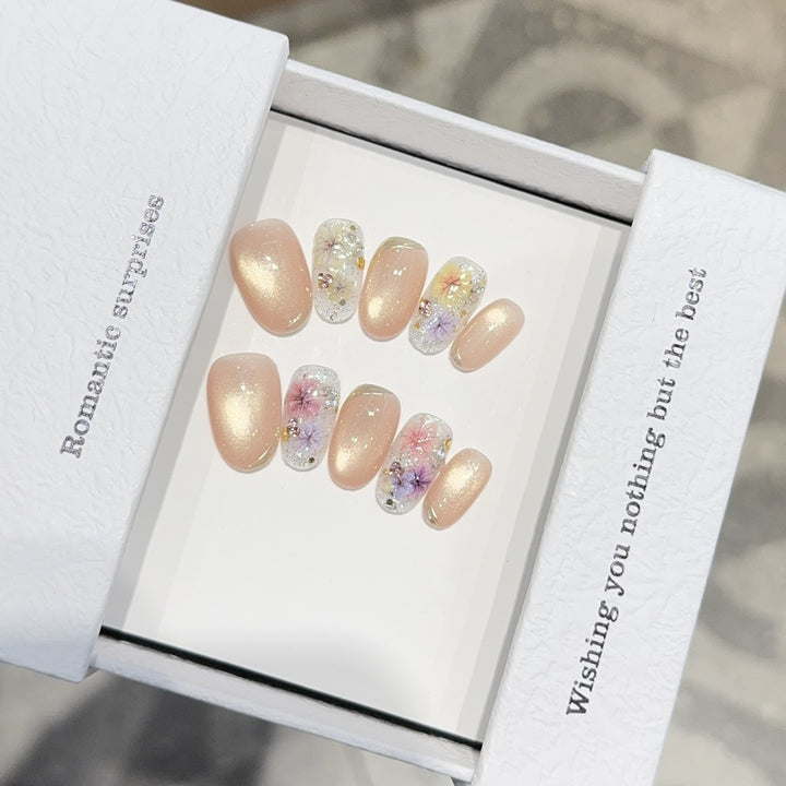 Nail art with Romantic Flower Patterns Stornfield