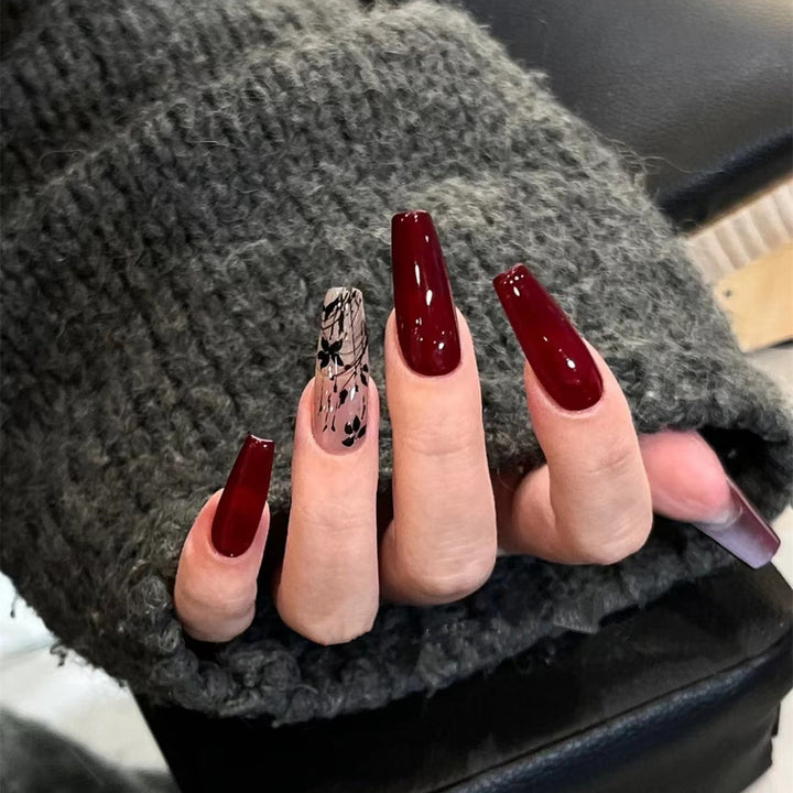Artificial nails with elegant black and white patterns Stornfield