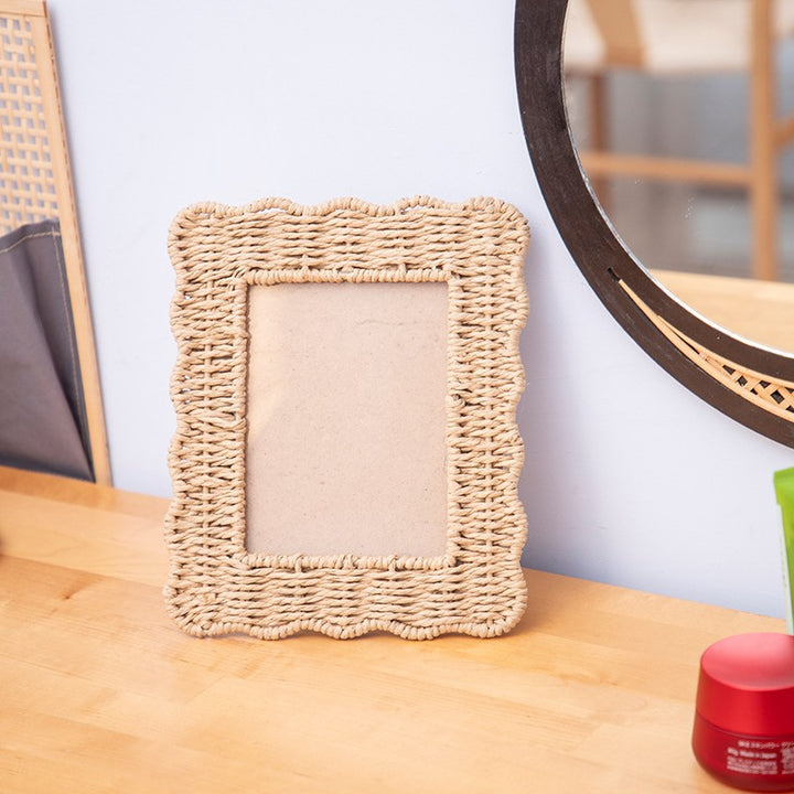 Playful picture frame in rattan style Stornfield