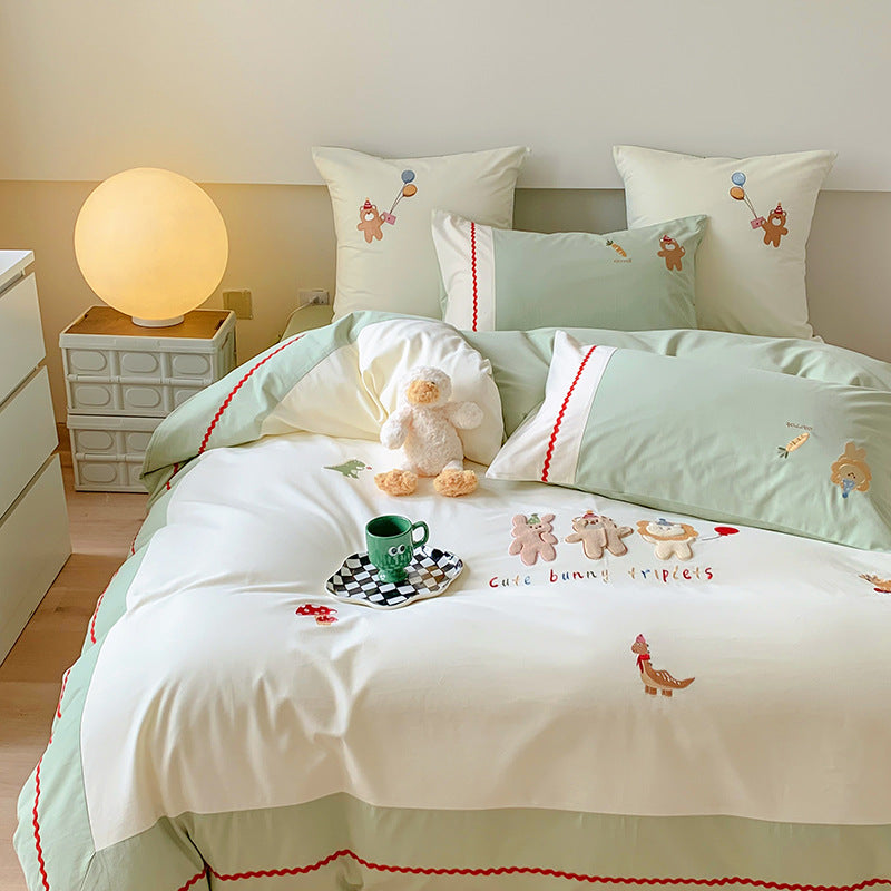 Children's bedding set with embroidered bunny appliqués and cotton satin