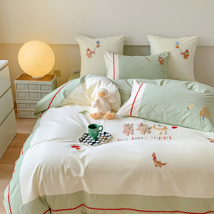 Children's bedding set with embroidered bunny appliqués and cotton satin