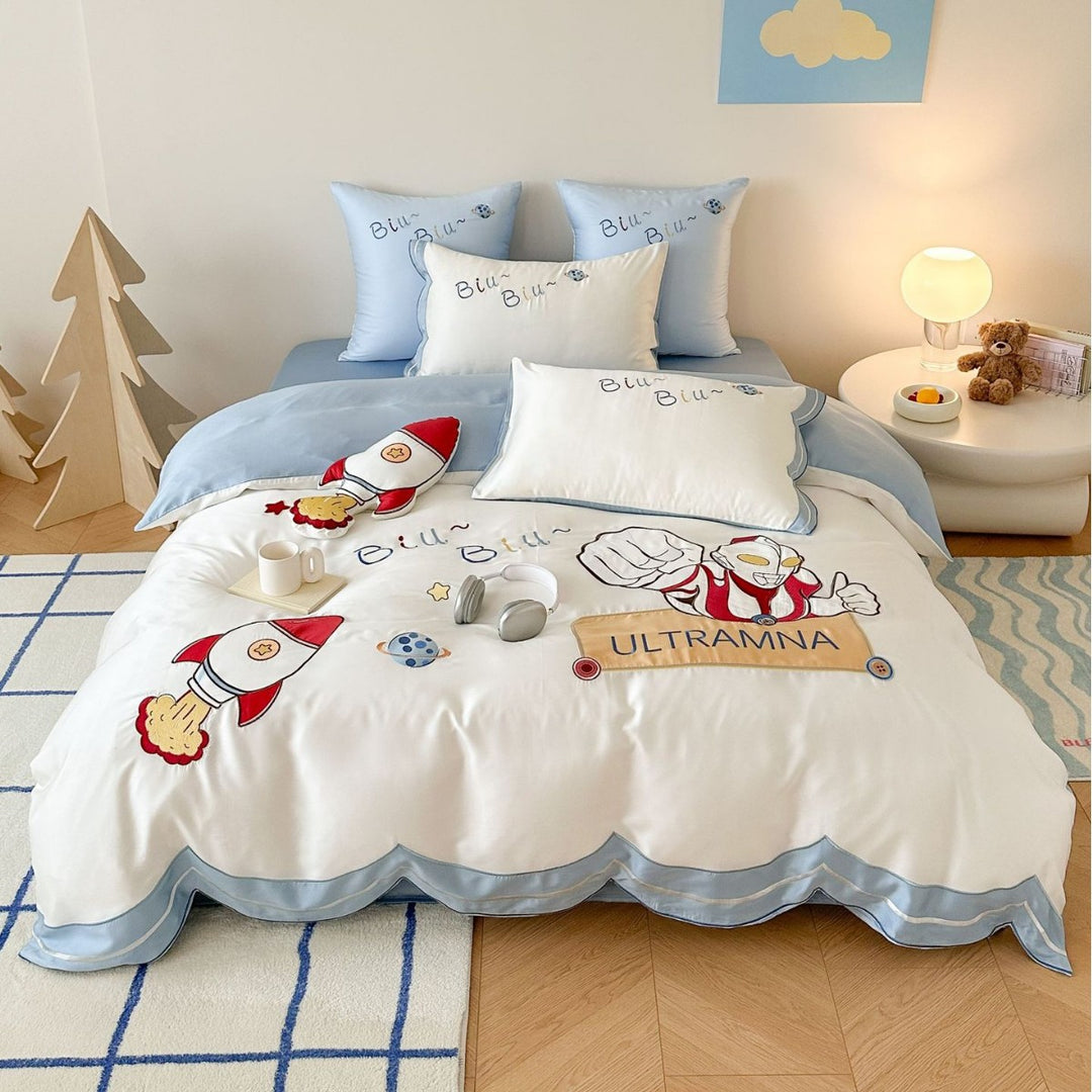 Children's satin bedding set with embroidered rocket and superhero motif