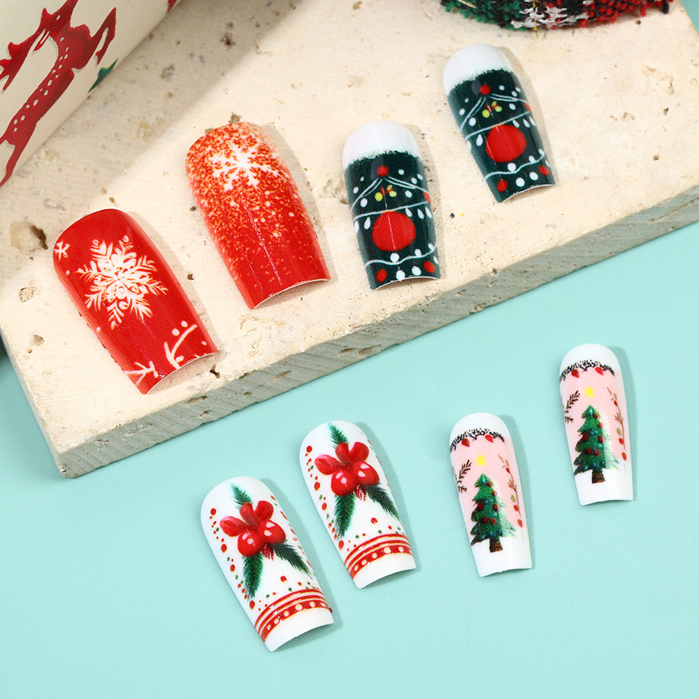 Festive artificial nails in Christmas design Stornfield