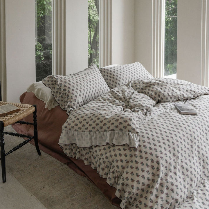 Cotton percale bedding set with ruffle and fine millefleurs print