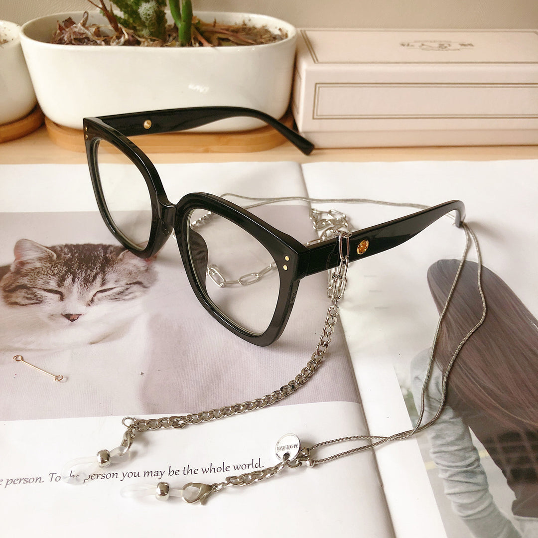 Versatile Chain Eyewear Holder Stornfield