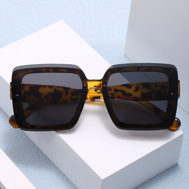 Women's oversized sunglasses in urban design Stornfield