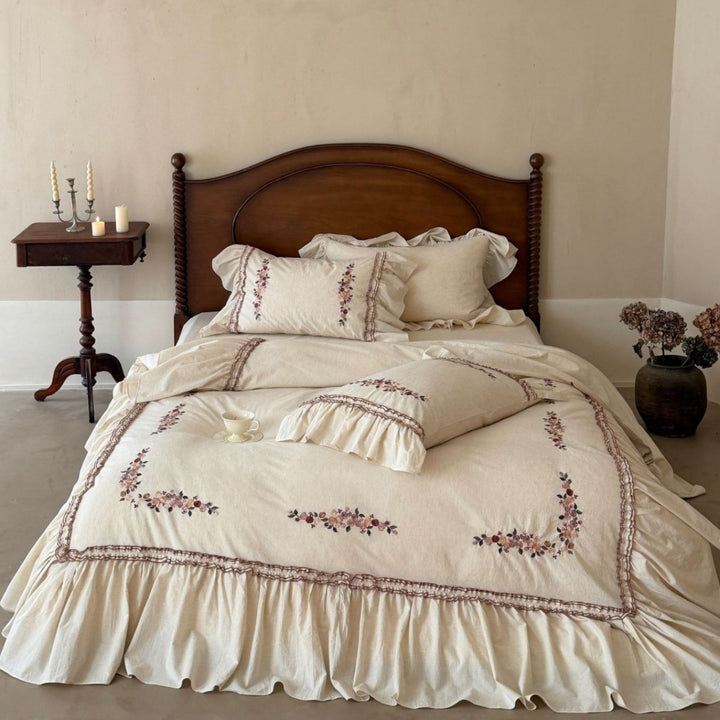 Romantic bedding set with ruffles and floral embroidery in linen look