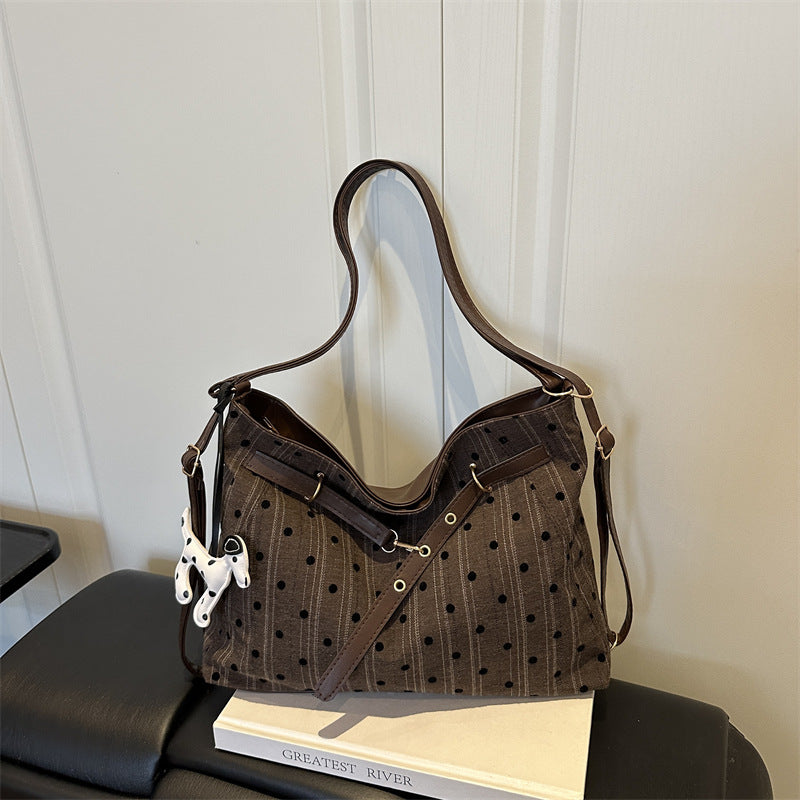 Sleek and Functional Shoulder Bag