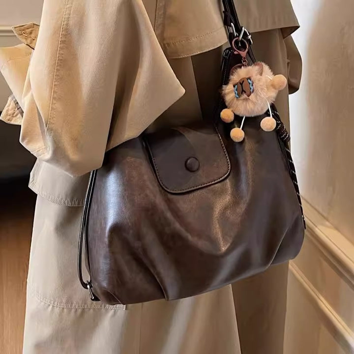 Modern shoulder bag with practical flap closure Stornfield