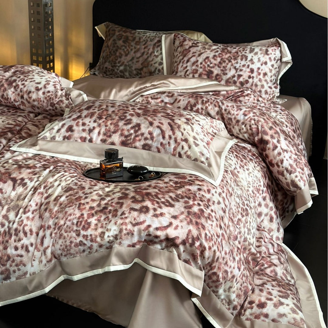 Generous bedding set made of cotton satin with a delicate leopard pattern and contrasting piping