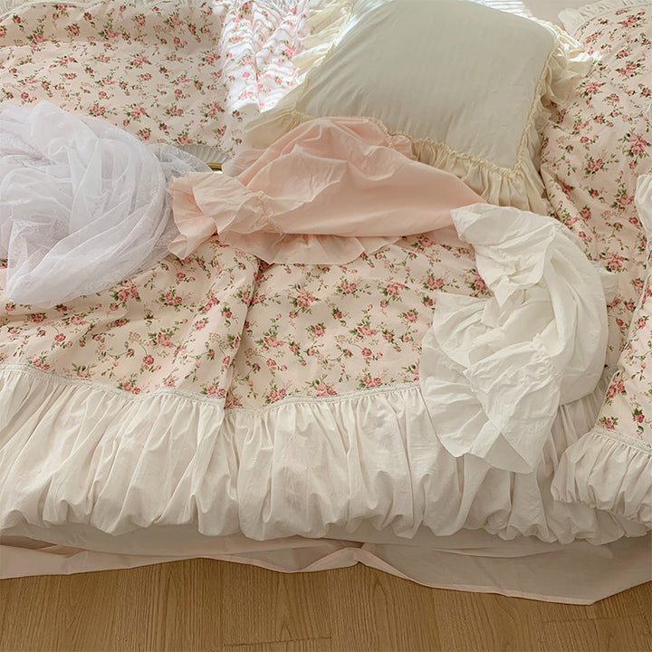 Cozy bedding set with ruffles and vintage rose pattern