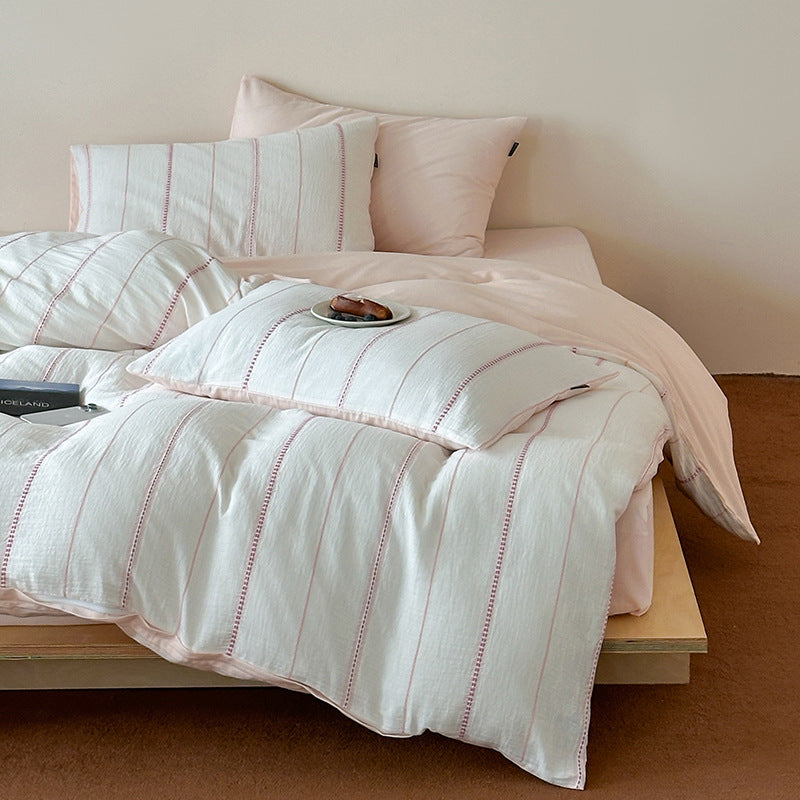 Reversible bedding set with textured striped look and fine quilting