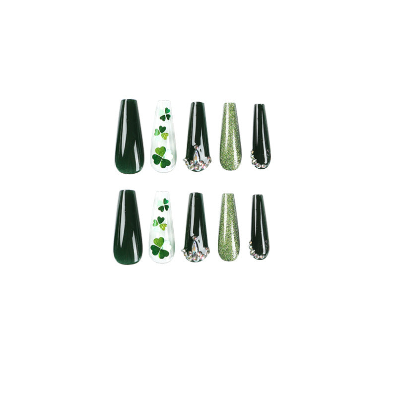 Artificial nail art with clover leaf motifs Stornfield