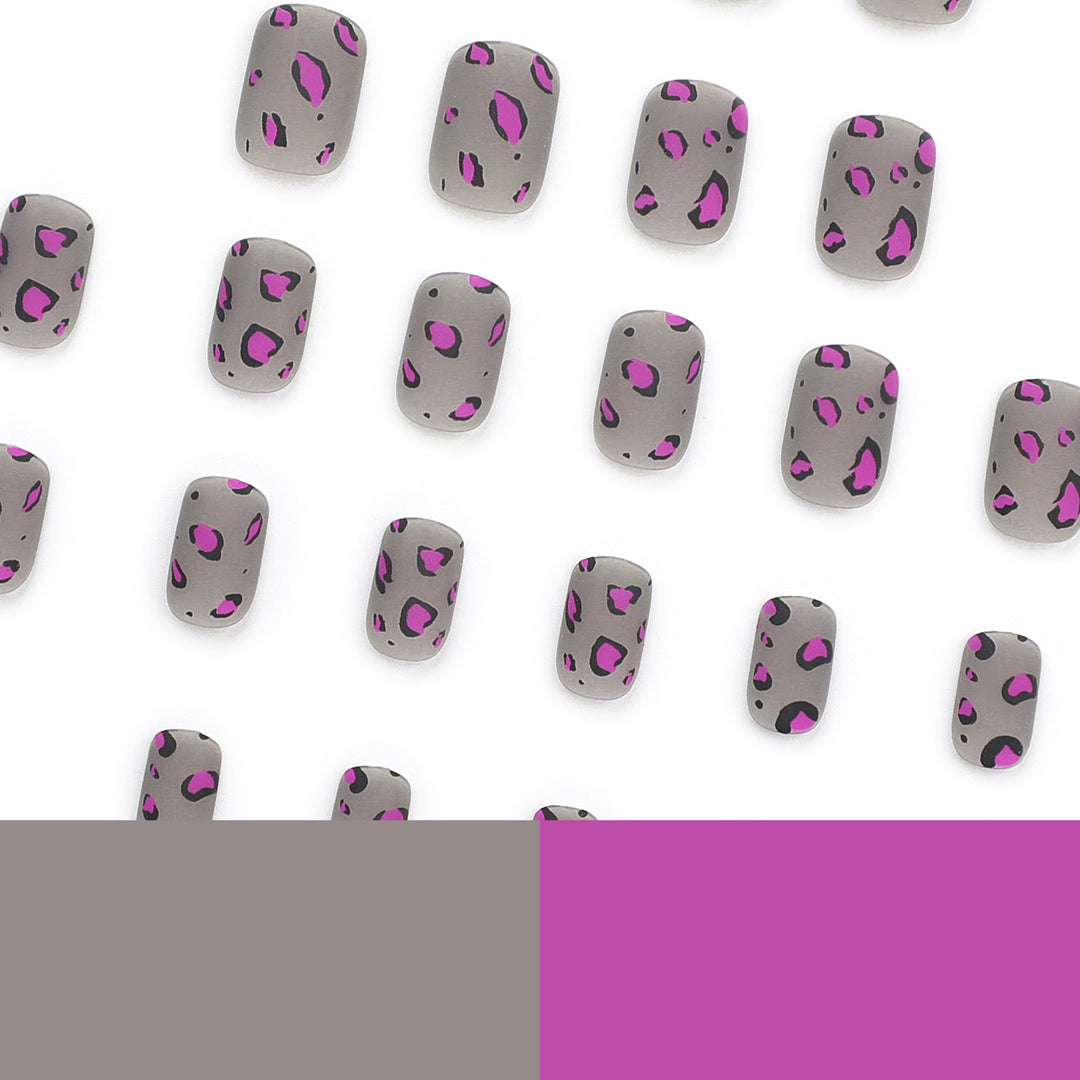 Artificial Nail Art with Leopard Pattern Stornfield