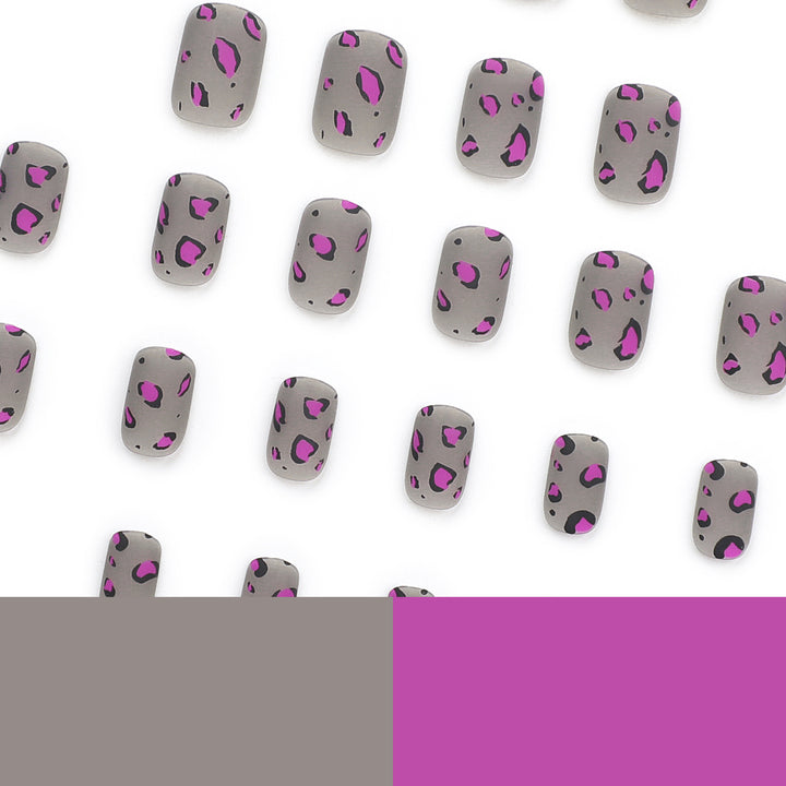 Artificial Nail Art with Leopard Pattern Stornfield