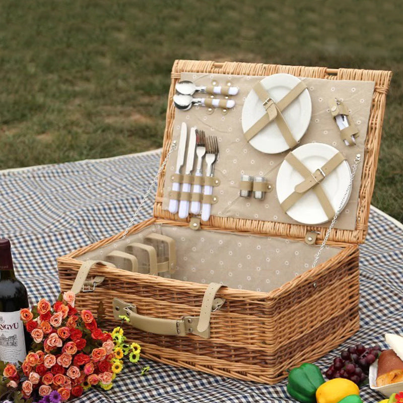 Rustic picnic basket with dish set Stornfield