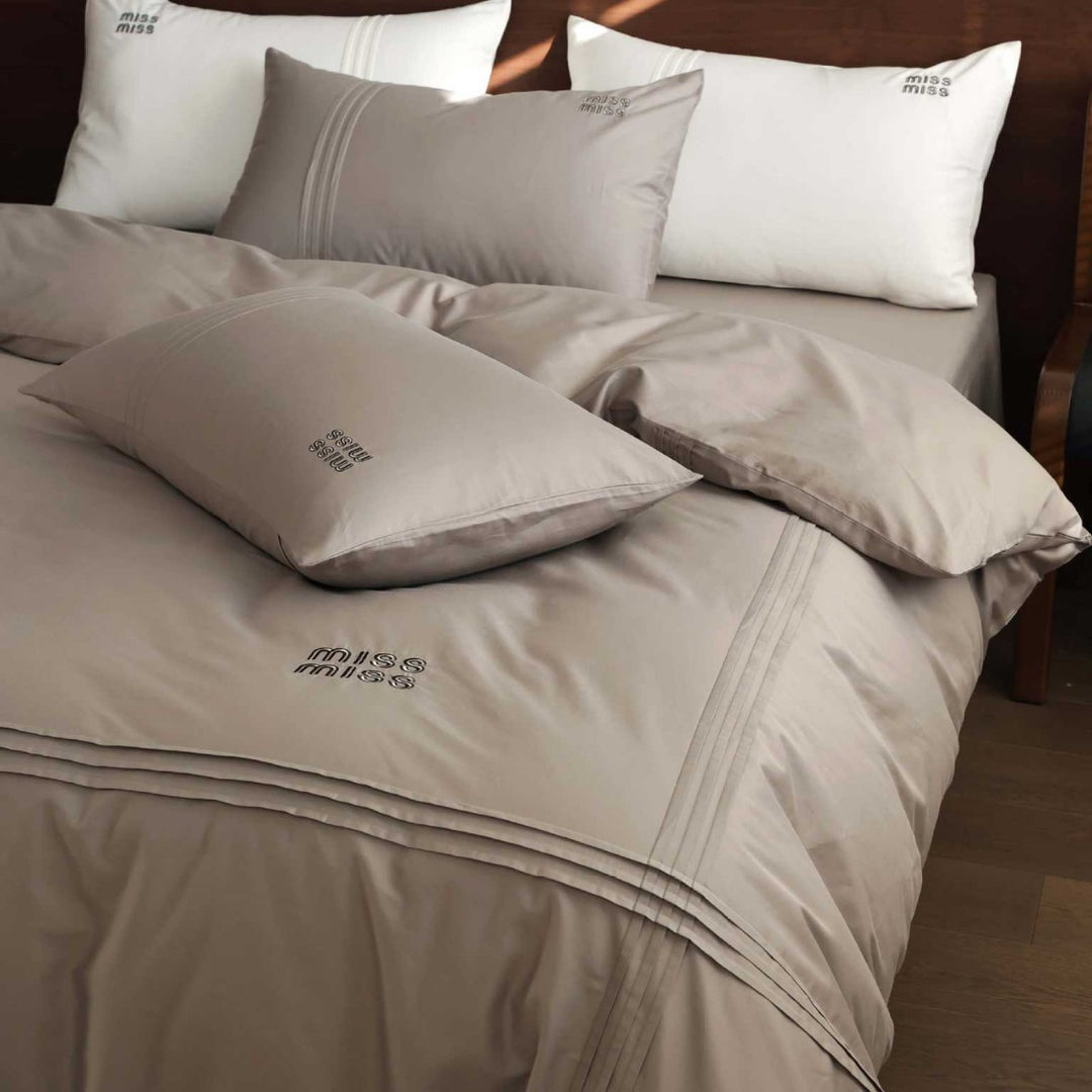 High-quality cotton bedding set with quilted seam
