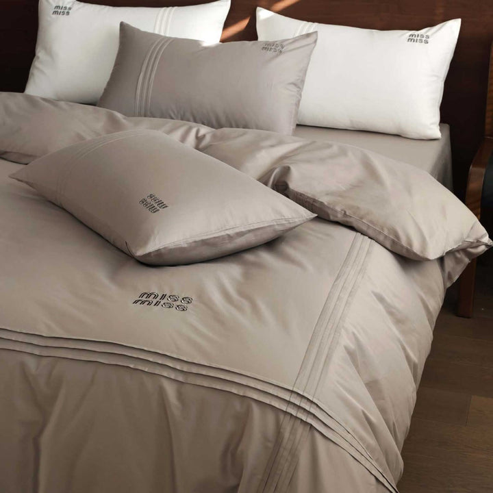 High-quality cotton bedding set with quilted seam