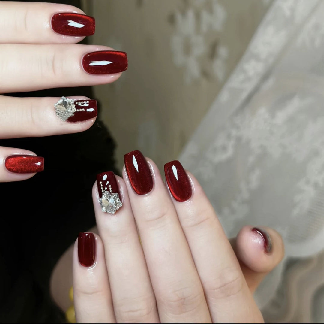 Artificial nail set with sparkling accents and glamorous design Stornfield