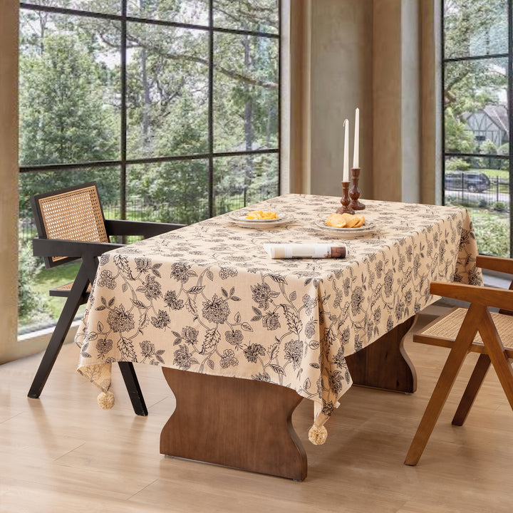 Woven tablecloth with ethnic Aztec pattern and pompom tassels