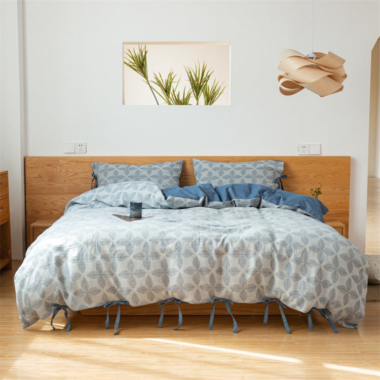 Reversible cotton percale duvet cover set with ties and geometric all-over print