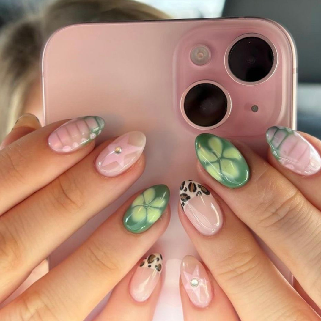 Artificial nail art with floral accents Stornfield