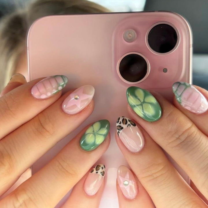 Artificial nail art with floral accents Stornfield