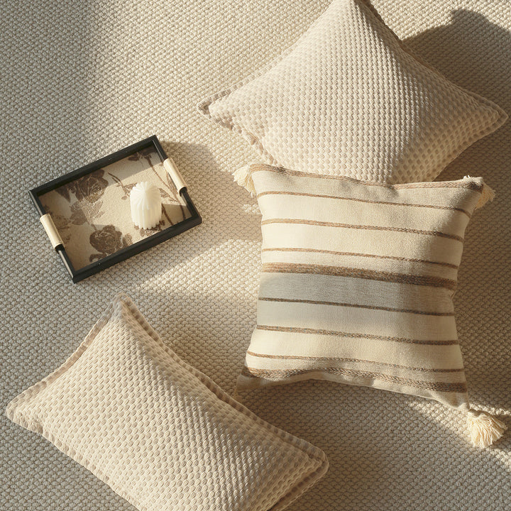 Structured decorative cushion