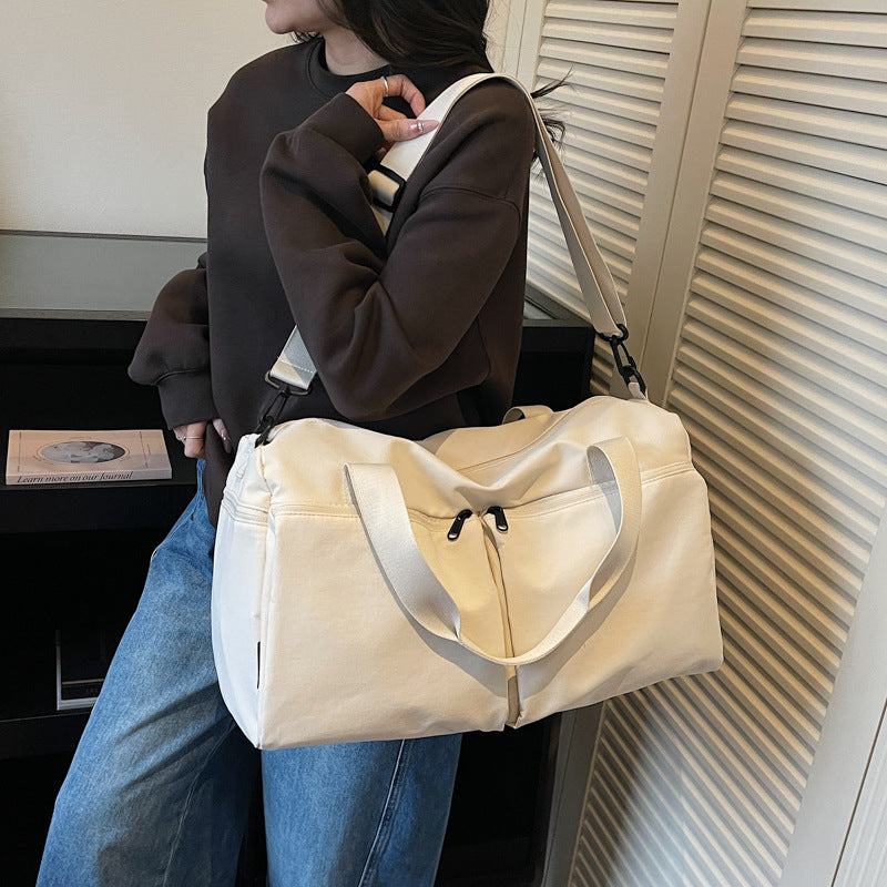 Sporty travel bag with expandable compartments Stornfield
