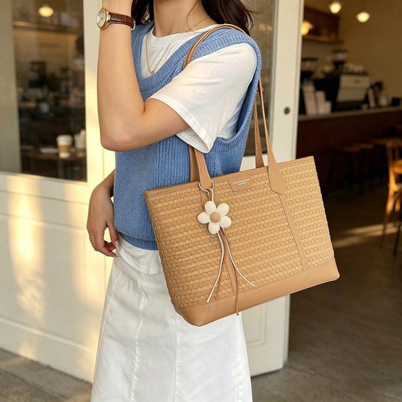 Fashionable tote bag with textured design Stornfield