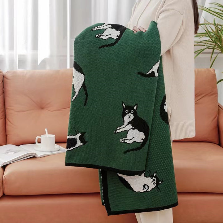Cozy Cat-Themed Throw Blanket