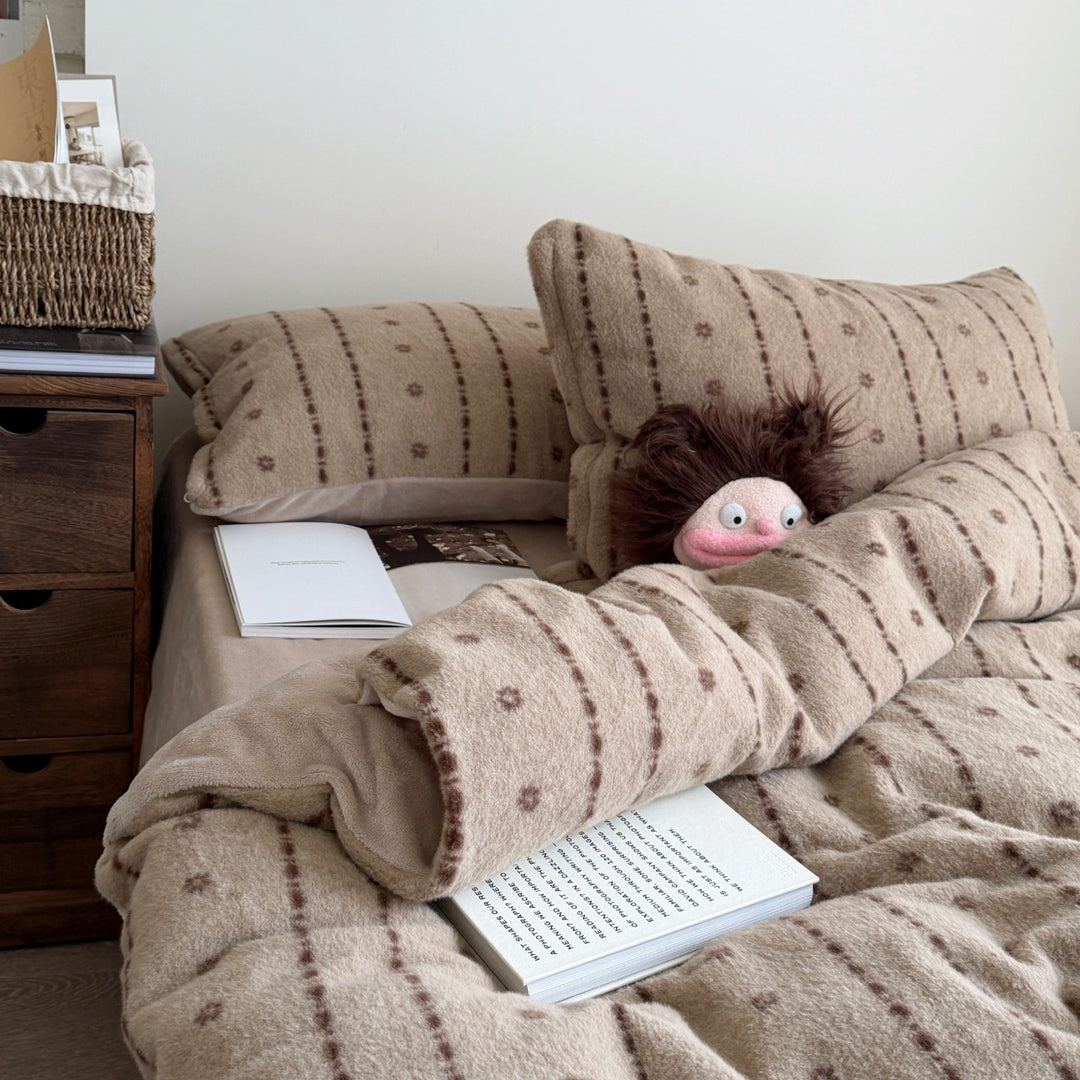 Cozy Fleece Blanket Set