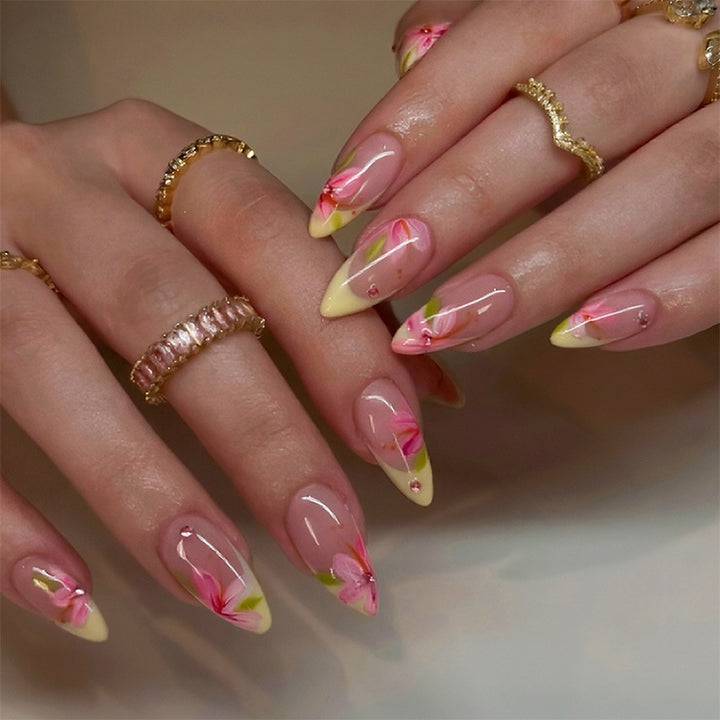 Artificial nail set with elegant floral accents Stornfield