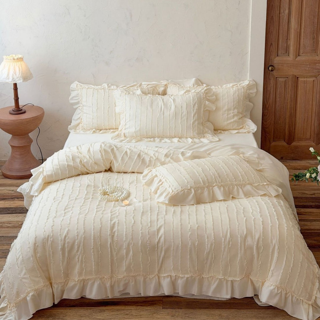 Romantic bedding set with ruffle and textured quilted look