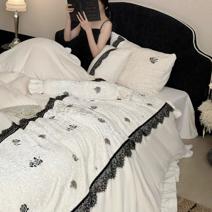 Reversible microfleece and velvet bedding set with rose embroidery and lace appliqué