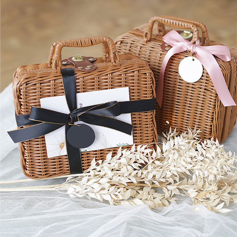 Handmade basket with leather handle Stornfield