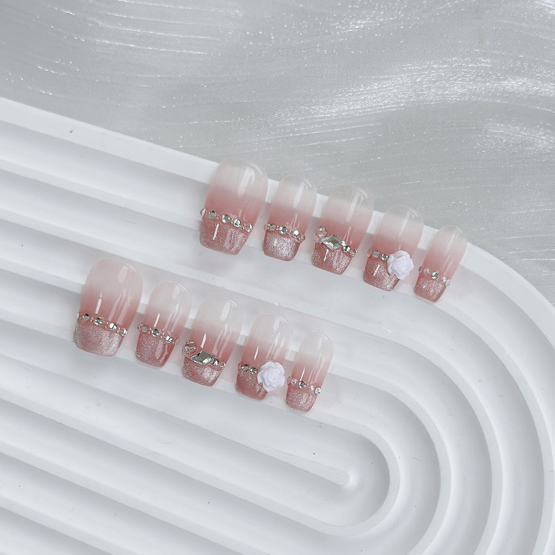 Decorative Press-On Nail Art Set with Elegant Floral Accents