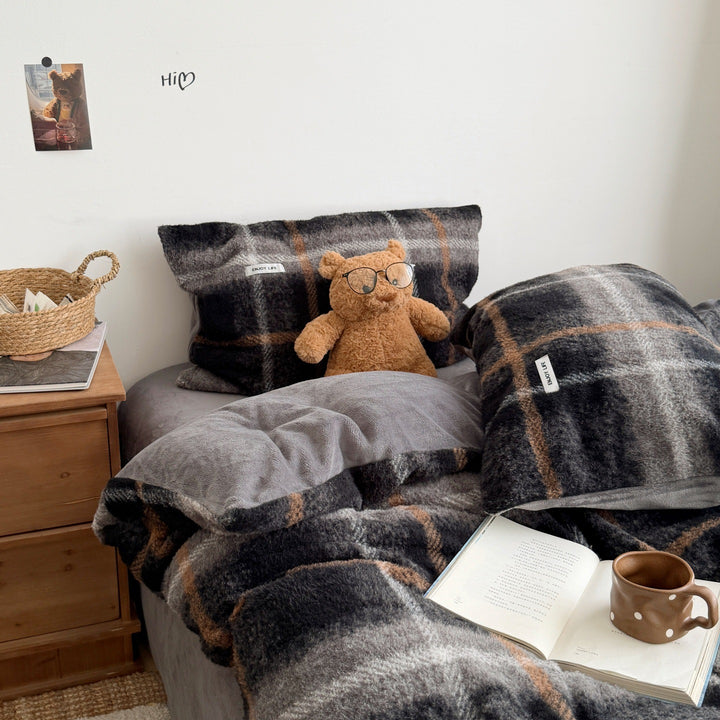 Cozy Plaid Fleece Blanket Set