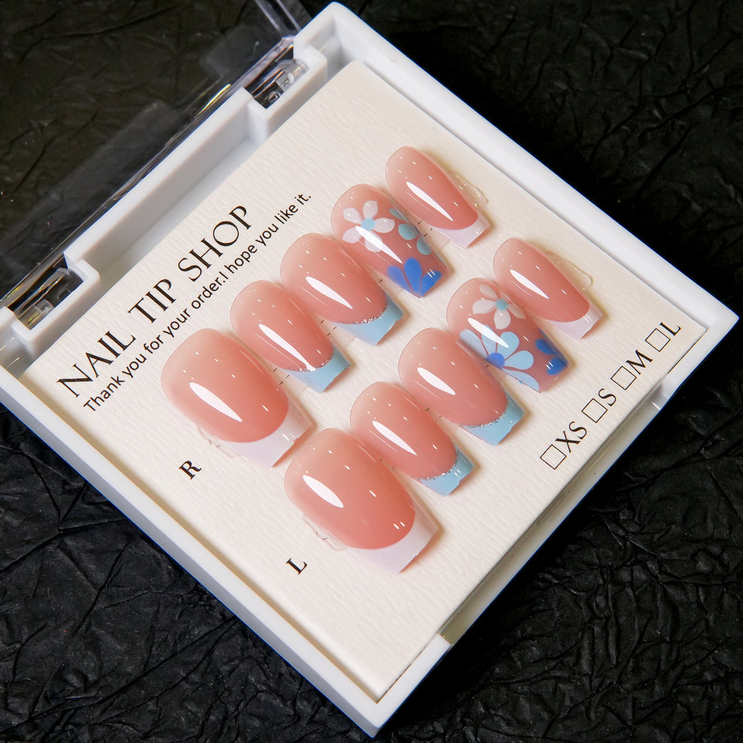 Press-On Nail Art Set with Elegant Floral Designs