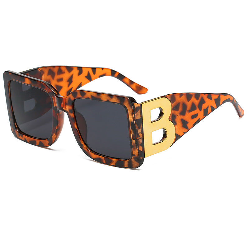 Women Oversized Sunglasses with Decorative Frame Stornfield