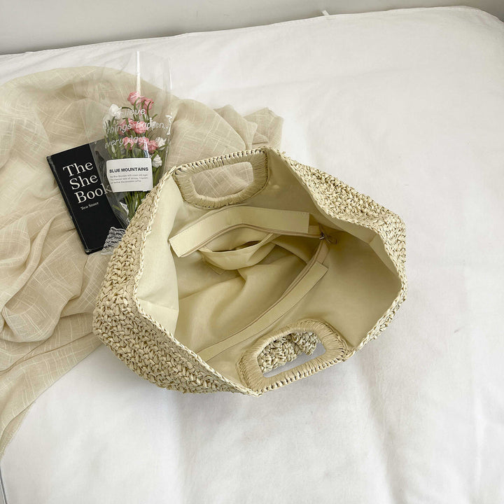 Handcrafted straw bag with elegant pleats Stornfield