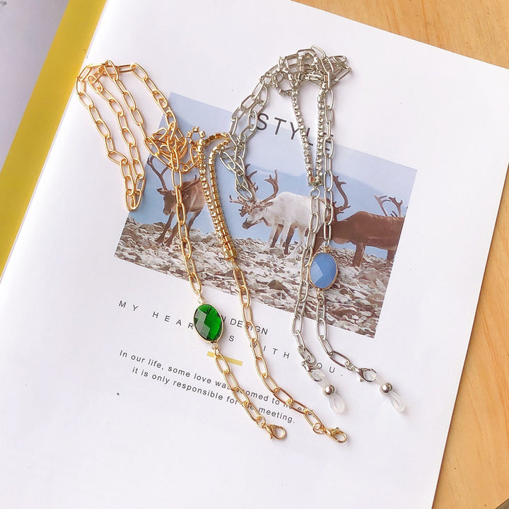 Elegant Chain Eyewear Holder Stornfield