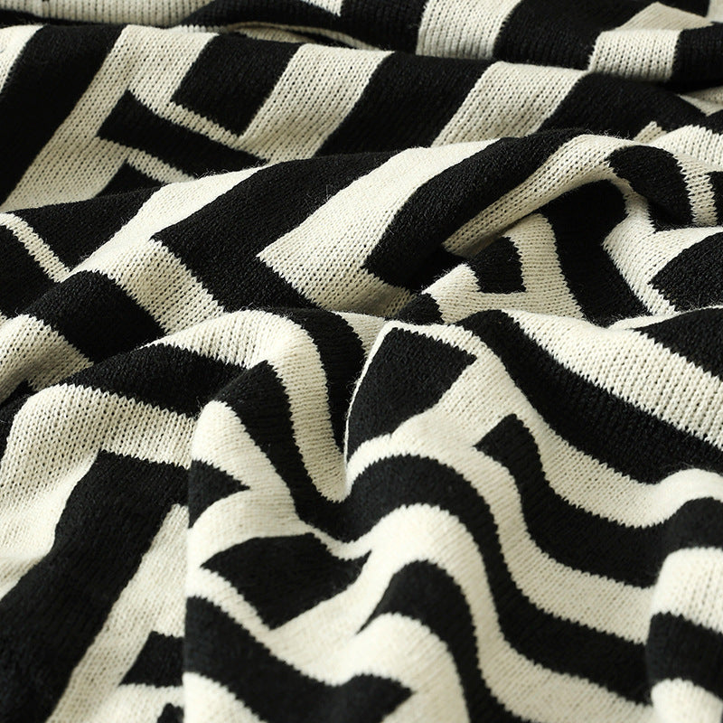 Women's decorative comfort blanket in modern geometric design Stornfield